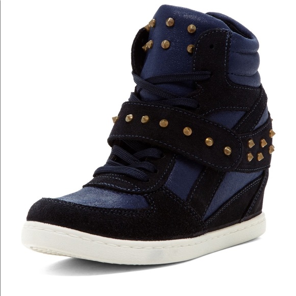 Modern Vice Shoes - 💕HP💕Modern Vice Siena Studded wedge sneaker